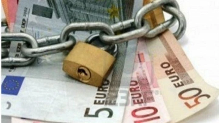 Πότε κινδυνεύουν με κατασχέσεις κοινοί τραπεζικοί λογαριασμοί